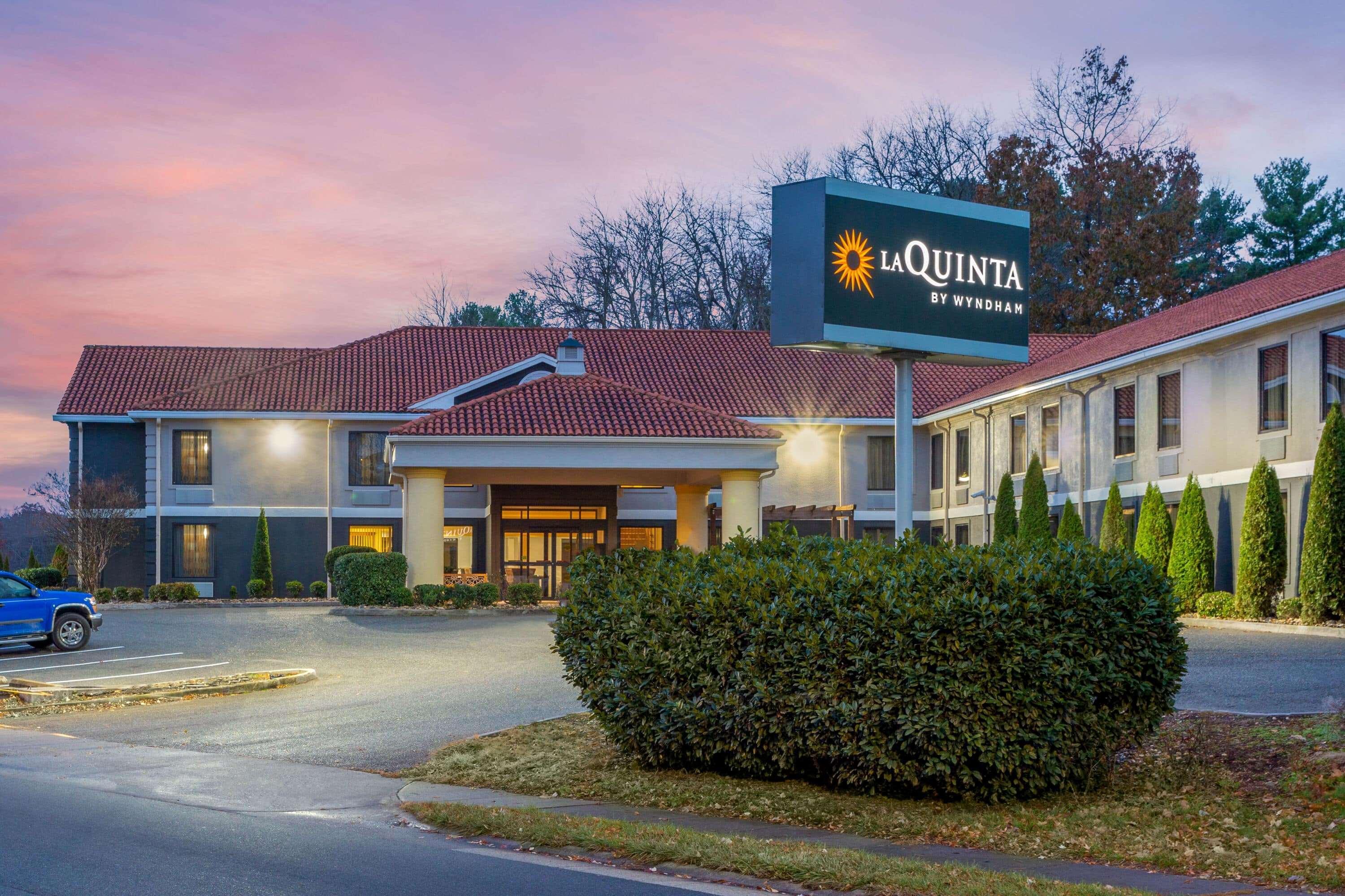 La Quinta Inn By Wyndham Radford Exteriör bild